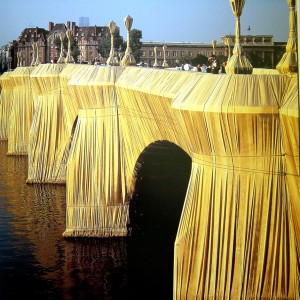 Christo The pont neuf pariswrapped 1985 2